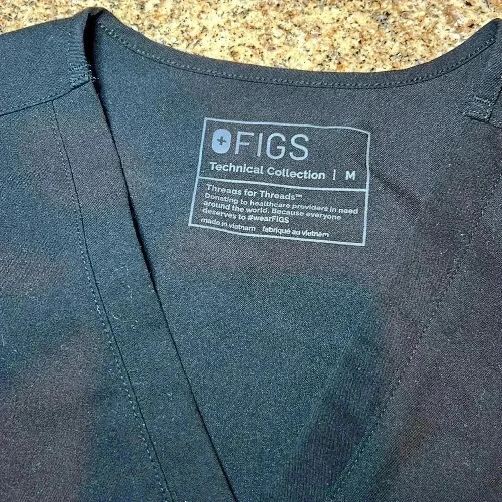 Figs Casma Three-Pocket Scrub Top - Picture 3 of 4